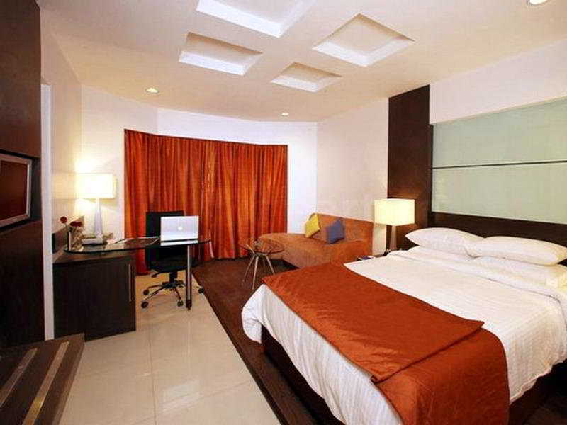 Royal Regency Lifotel By Crossway Hotel 3*