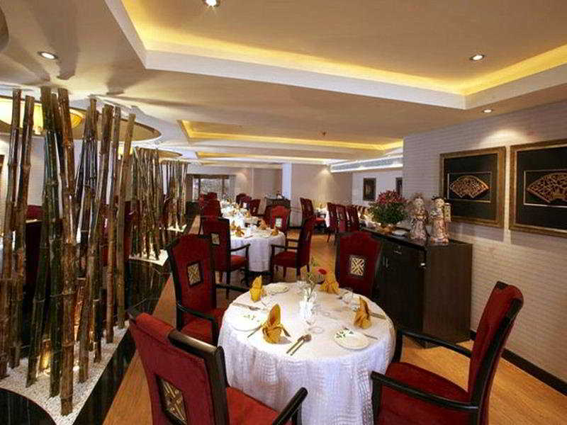 Royal Regency Lifotel By Crossway Hotel