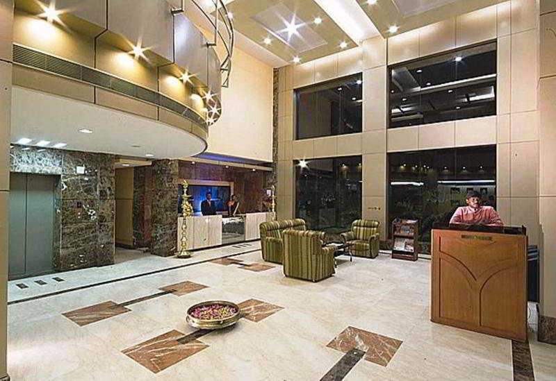 Super Townhouse Koyambedu Hotel 4*