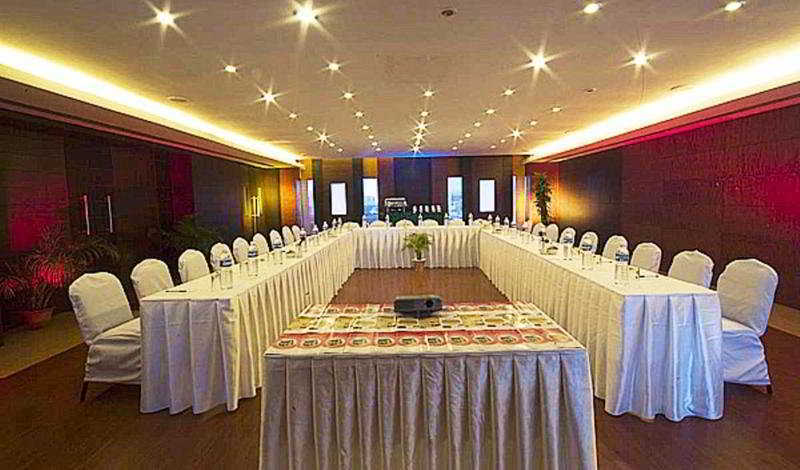 Super Townhouse Koyambedu Hotel 4*