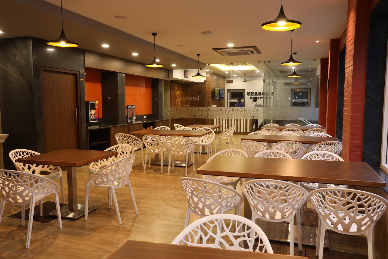 Hotel Season 4 Residences - Nungambakkam Near Us Consulate, Apollo Hospital, Shankar Nethralaya Chennai
