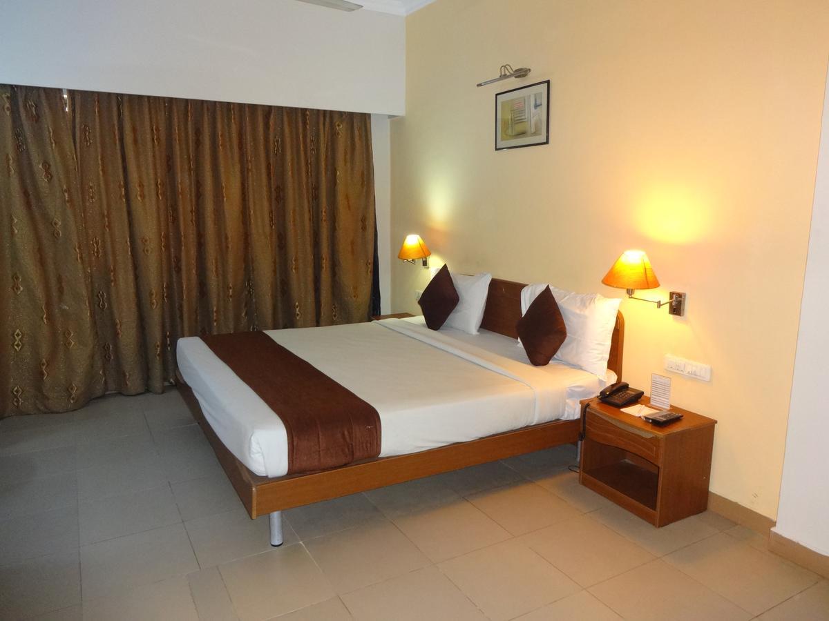 Super Townhouse Koyambedu Hotel 4*