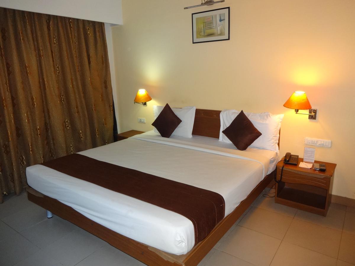 Super Townhouse Koyambedu Hotel 4*