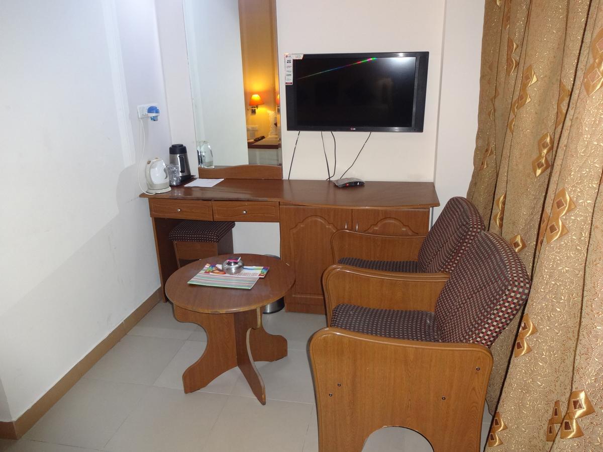 Super Townhouse Koyambedu Hotel