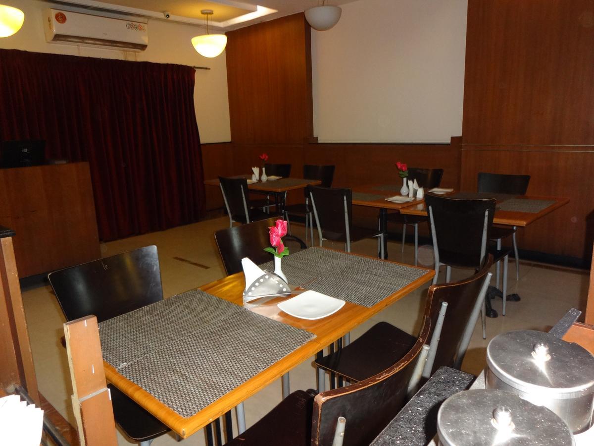 Super Townhouse Koyambedu Hotel