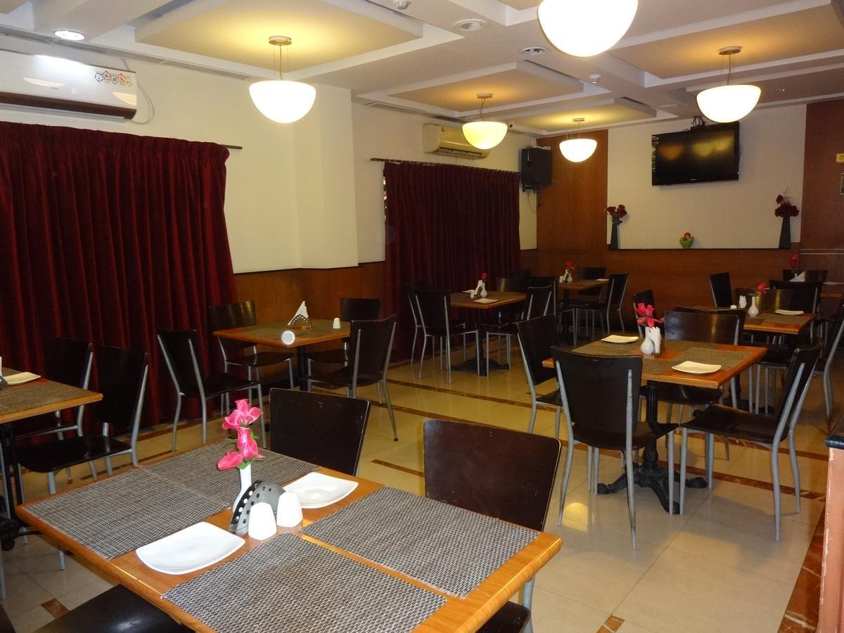 Super Townhouse Koyambedu Hotel