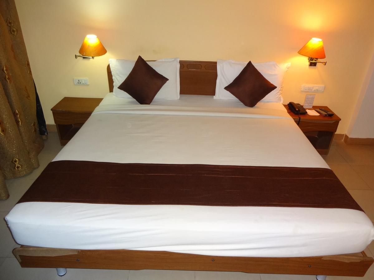 Super Townhouse Koyambedu 4*