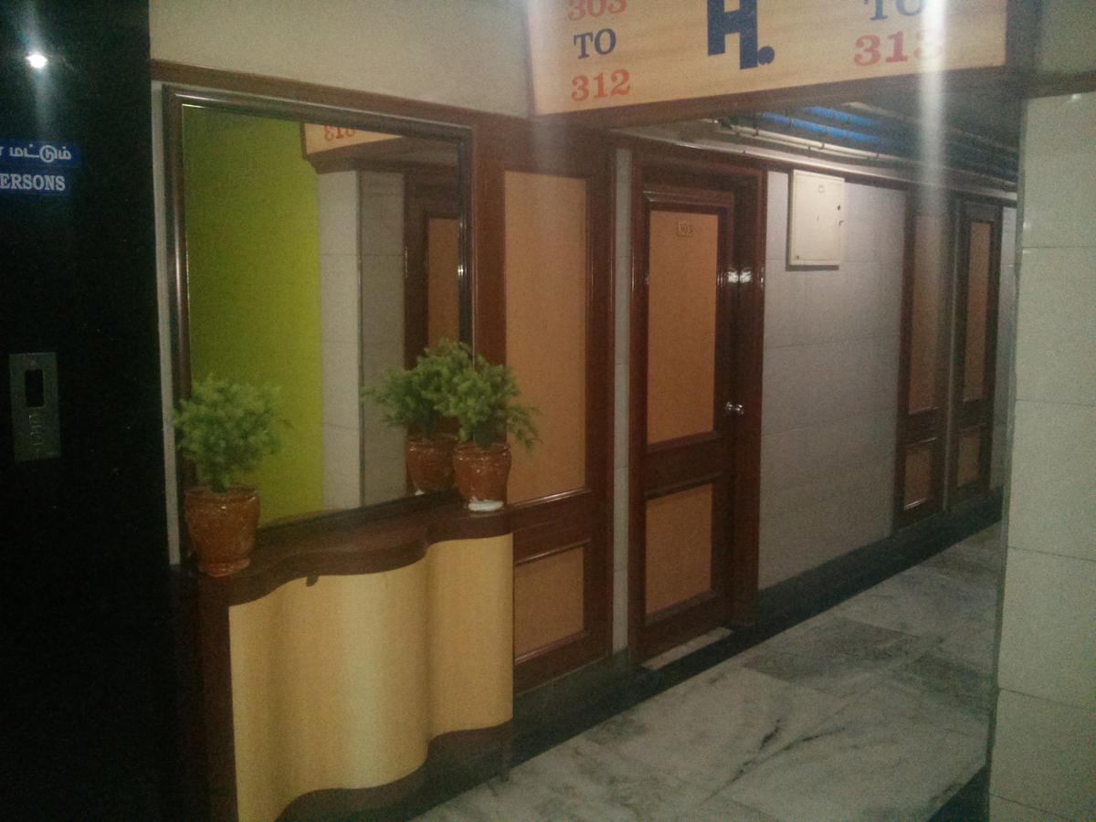 Oyo 5377 Raaj Bhaavan Hotel *