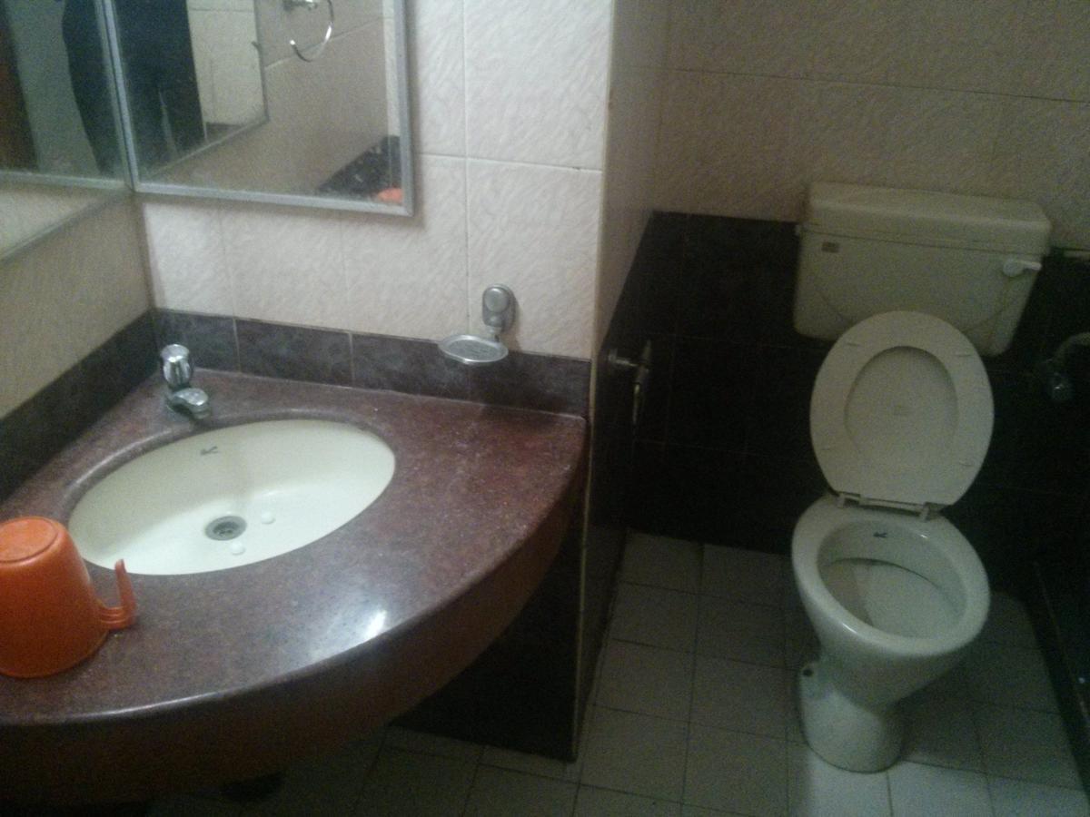 Hotel Oyo 5377 Raaj Bhaavan *