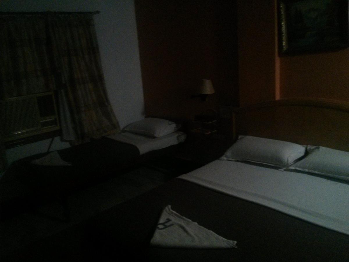 Oyo 5377 Raaj Bhaavan Hotel *