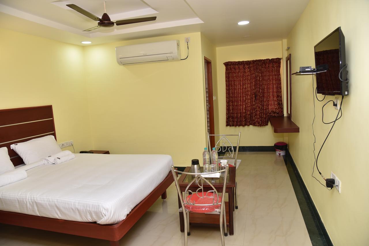 Hotel Sri Sai Nivas 2*