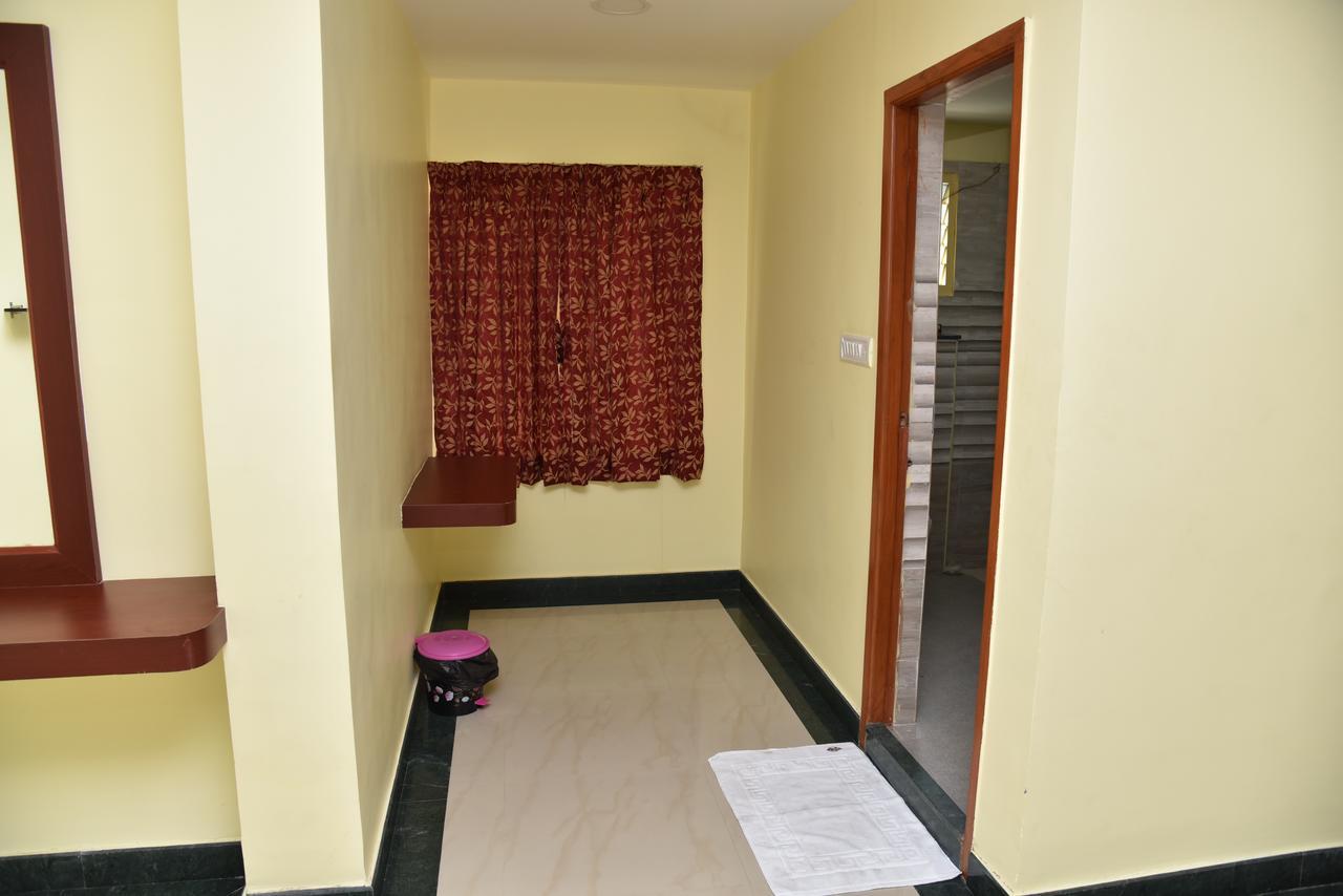 Sri Sai Nivas Hotel