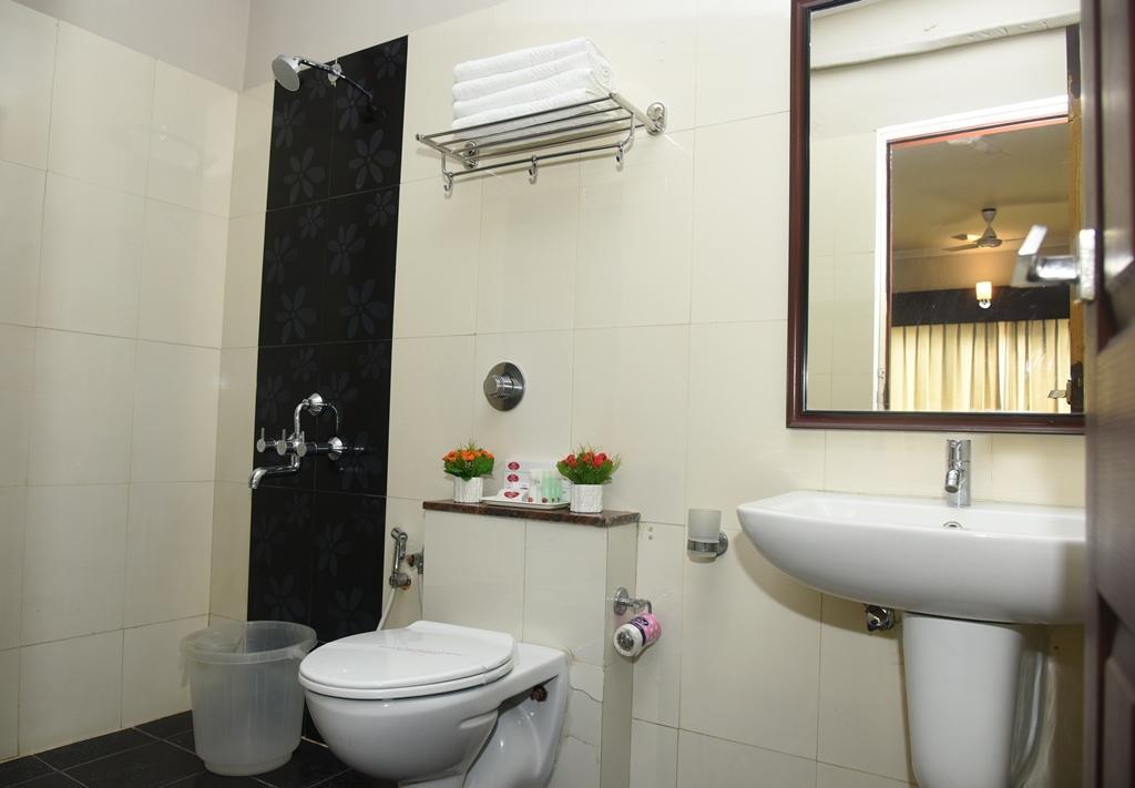 Pearl International Hotel 2*