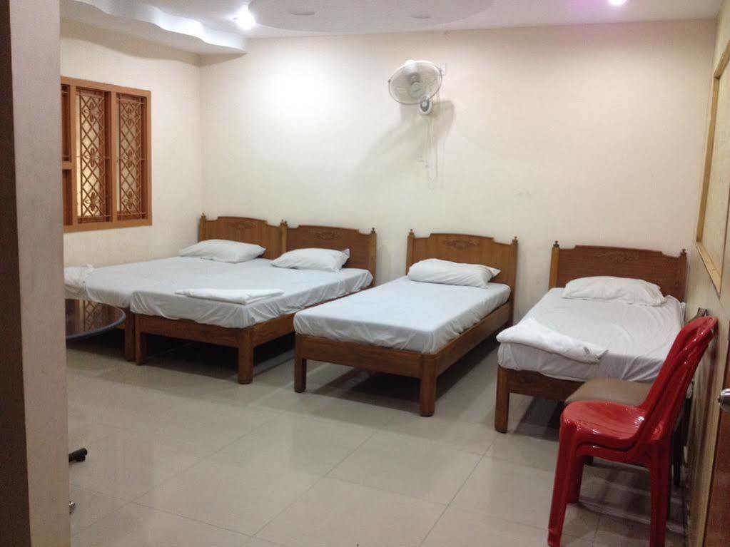 Hotel M J *