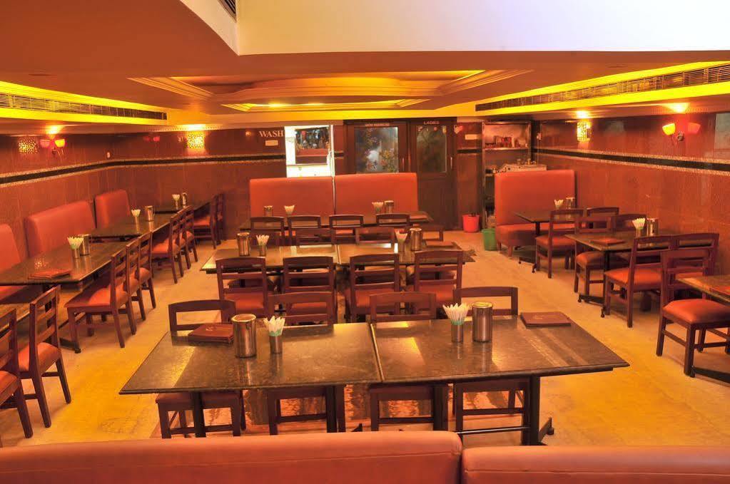 Hotel M J