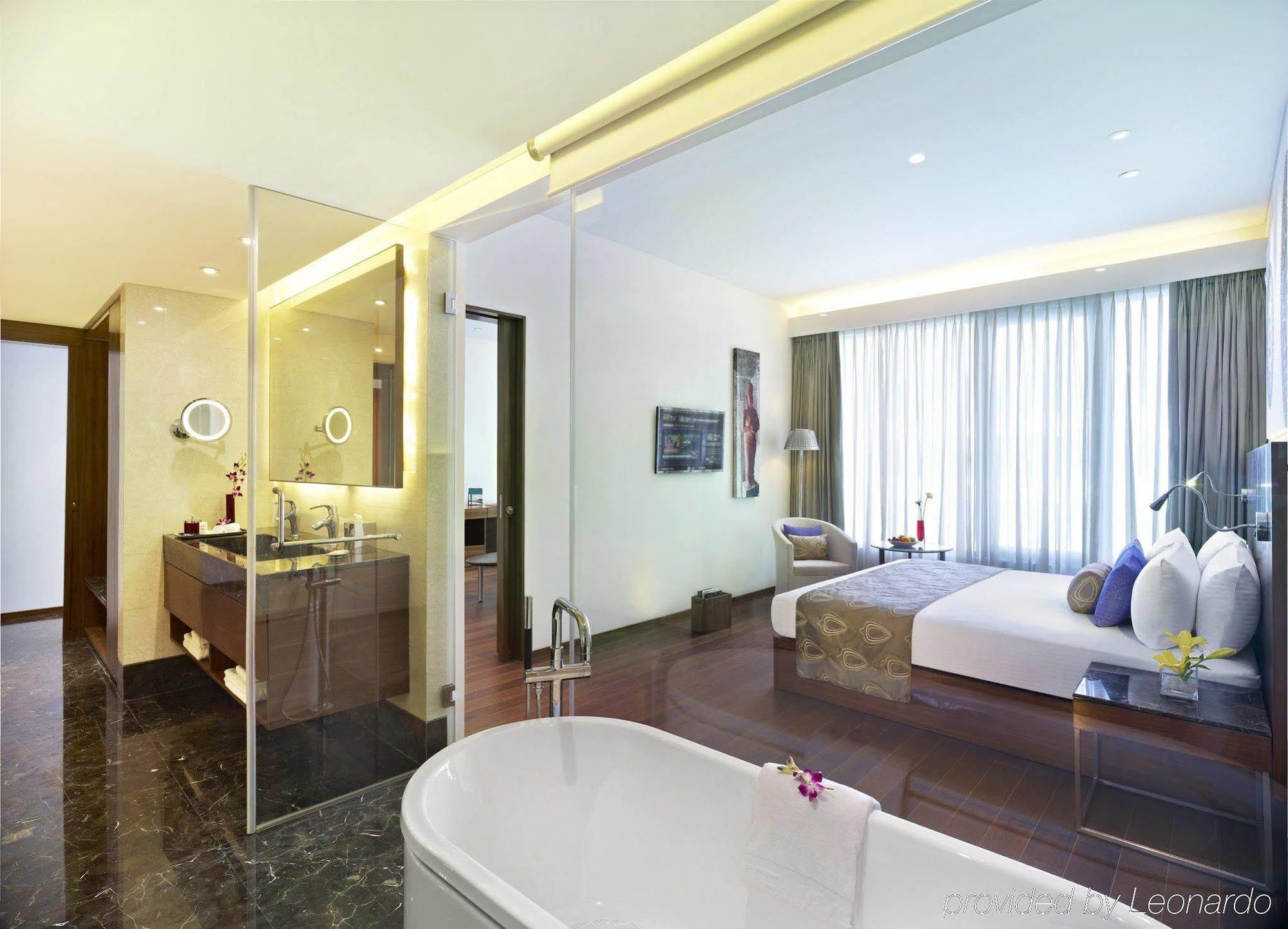 Vivanta It Expressway Omr Hotel