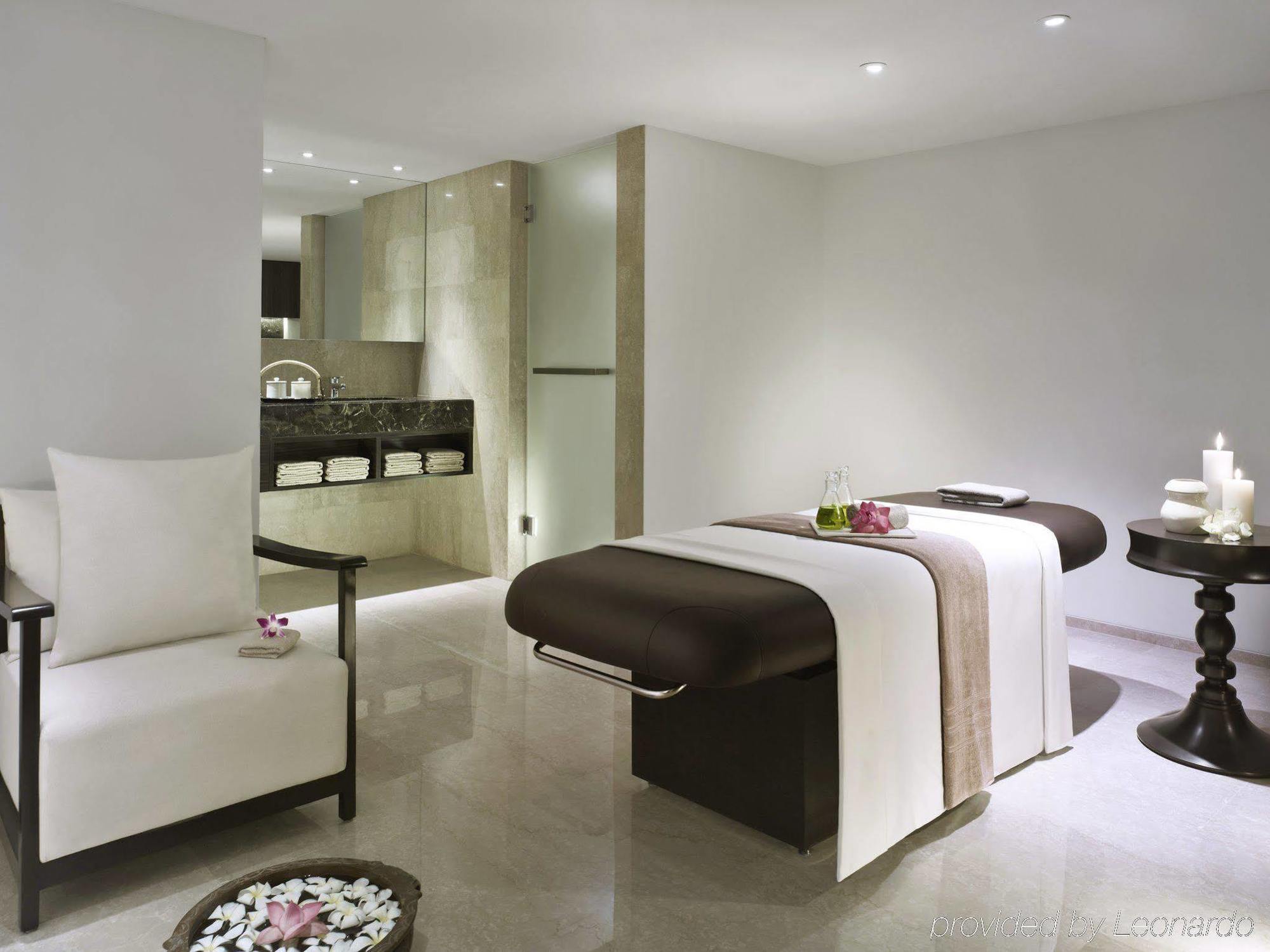 Hotel Vivanta It Expressway Omr 5*
