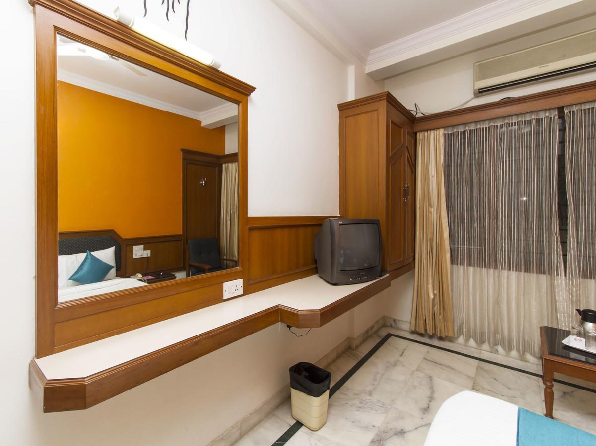 Hotel Adarsh 4*