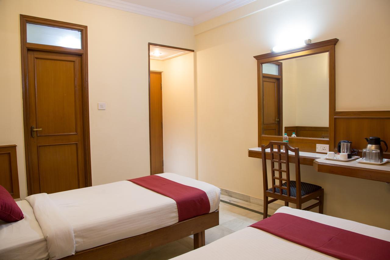 Hotel Adarsh 4*