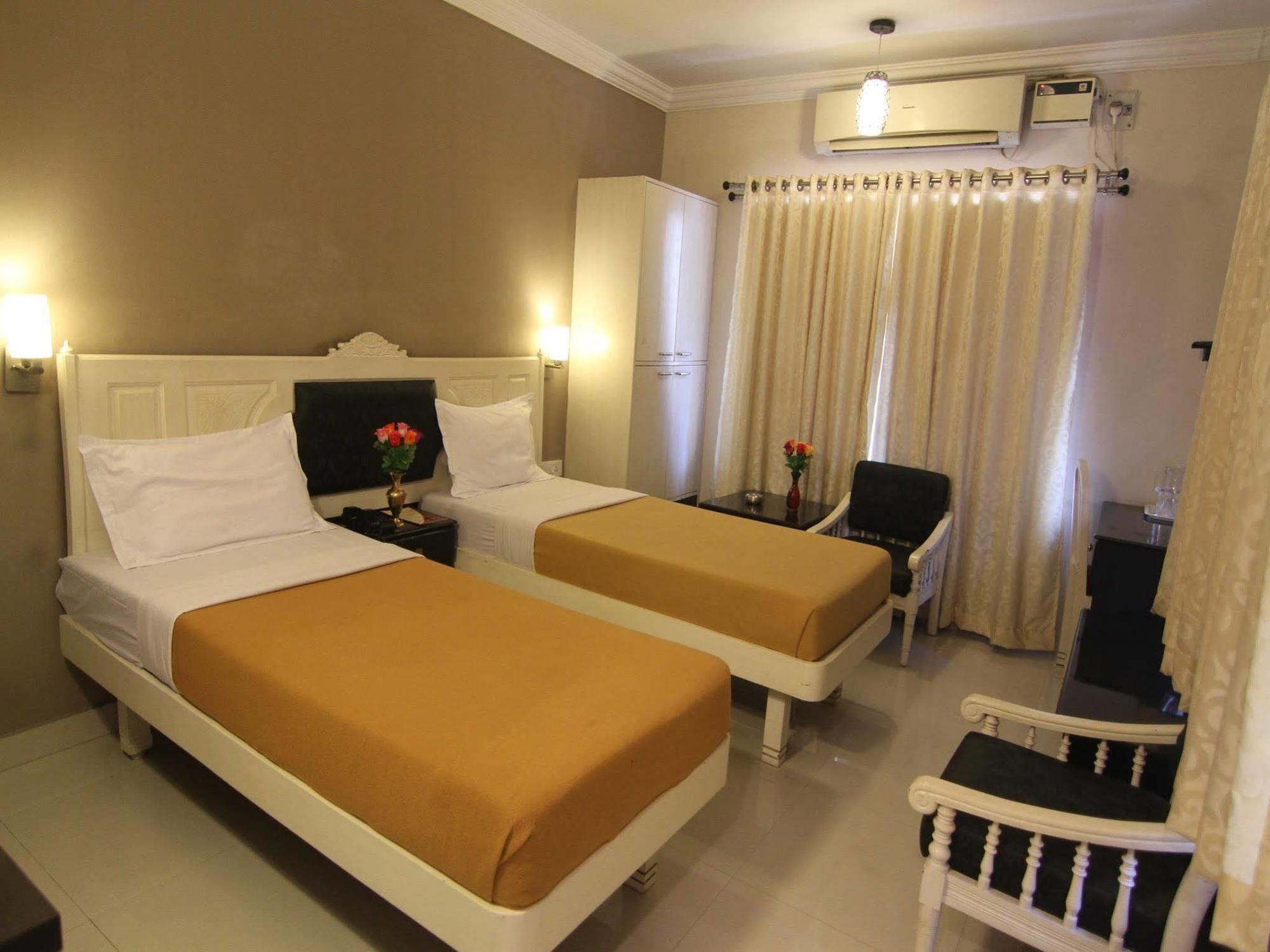 Tower Hotel 2*
