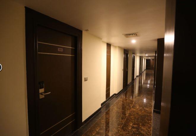 La Castle Hotel