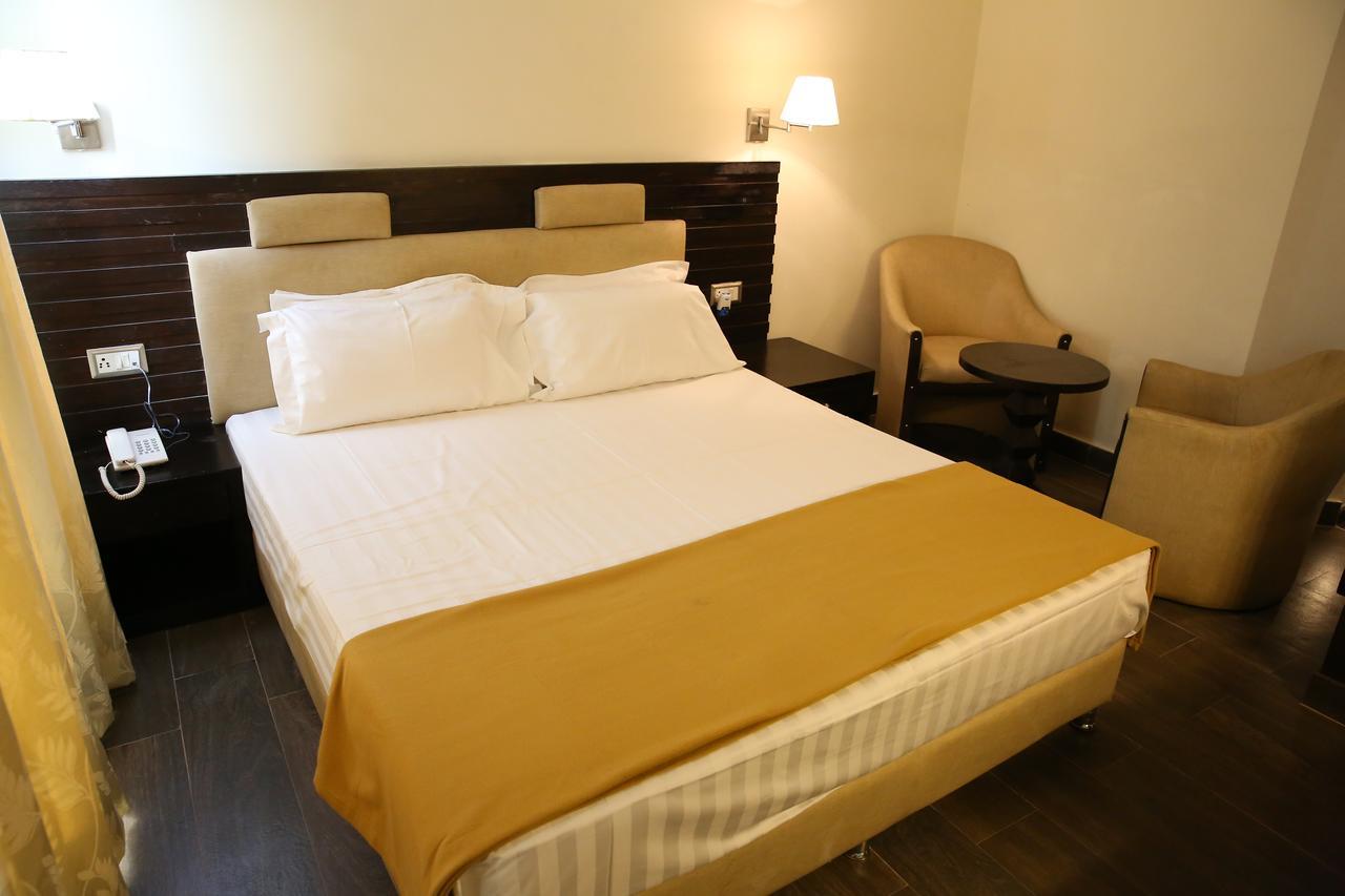 Hotel La Castle 3*