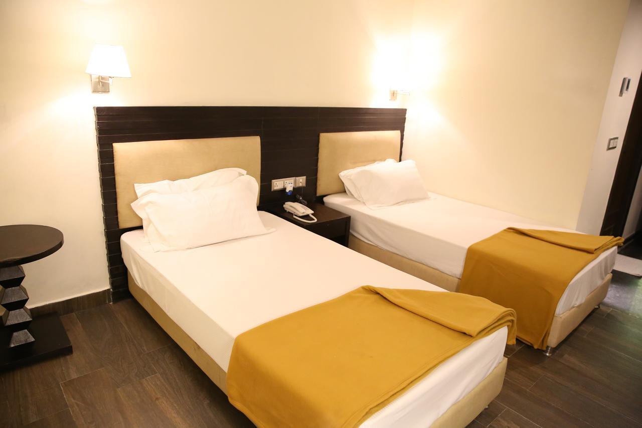 La Castle Hotel Chennai