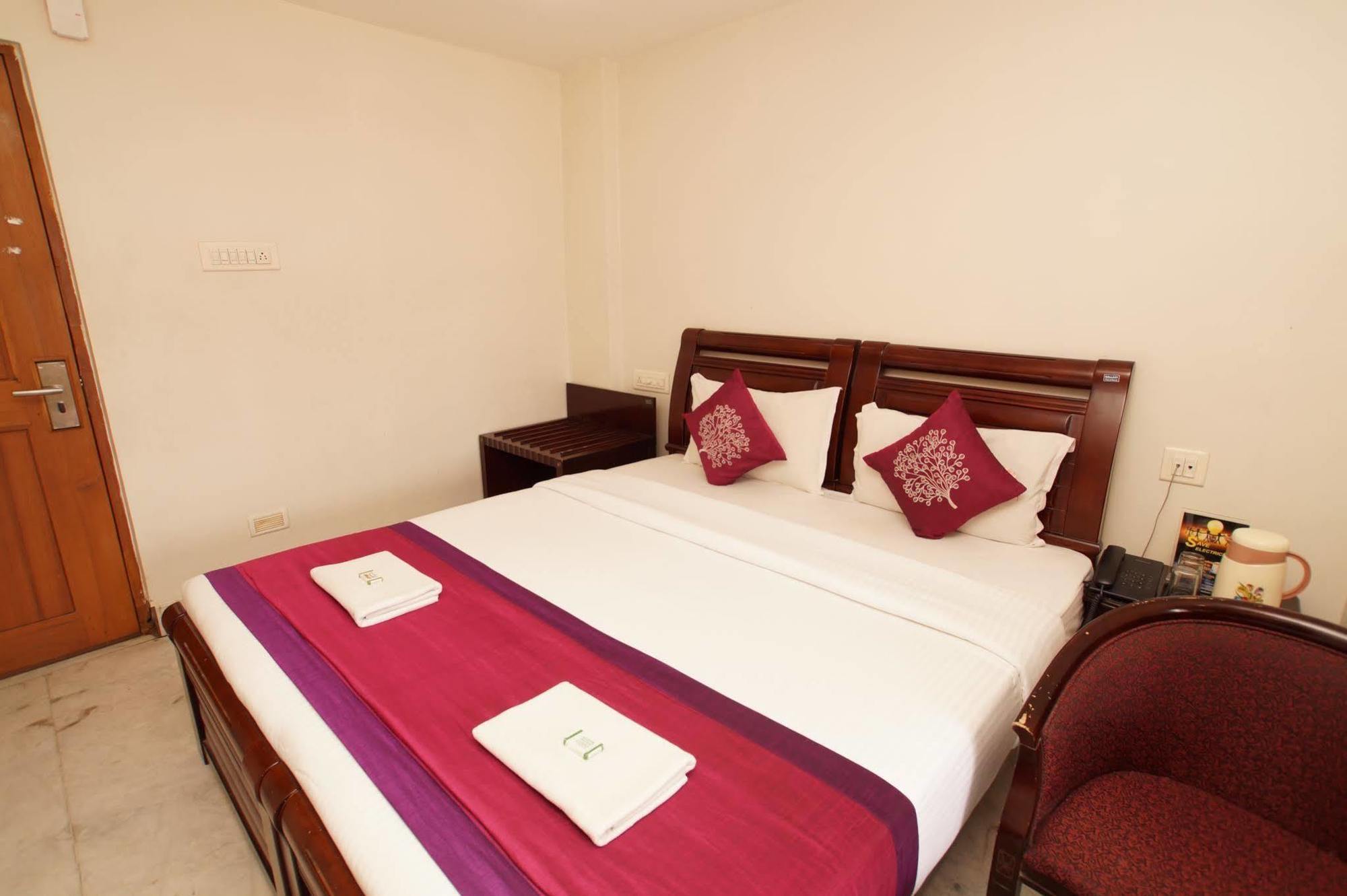 Lloyds Guest House, North Boag Road, T. Nagar