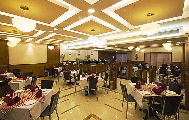 Super Townhouse Koyambedu Hotel
