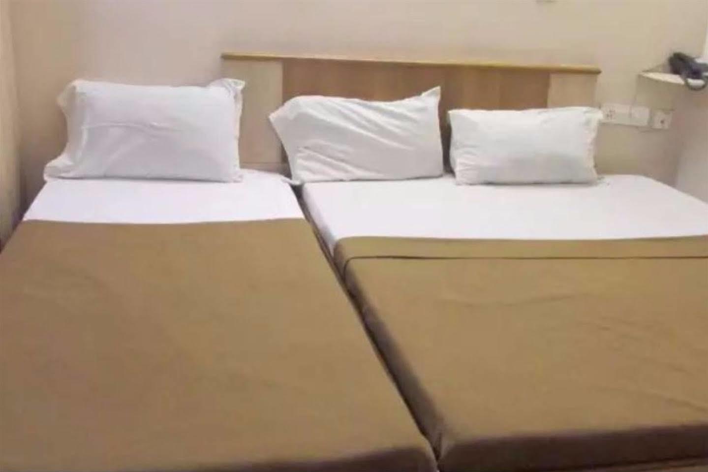 Hotel S R M Park *