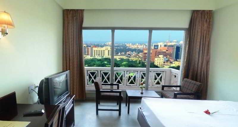 Royal Regency Lifotel By Crossway Hotel