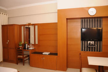 Pearl International 2*