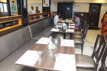 Oyo 5377 Raaj Bhaavan *