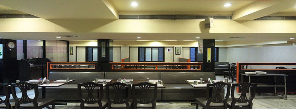 Hotel Oyo 5377 Raaj Bhaavan *