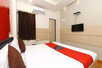 Oyo 968 Hotel Poigai 3* Chennai