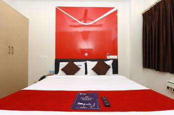 Hotel Oyo 968 Hotel Poigai 3*