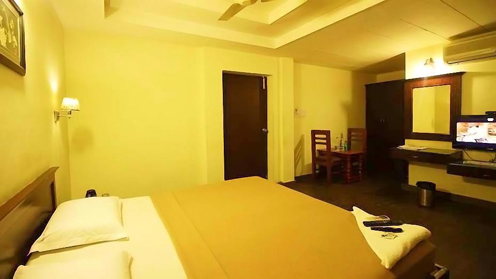 Hotel Aruna International
