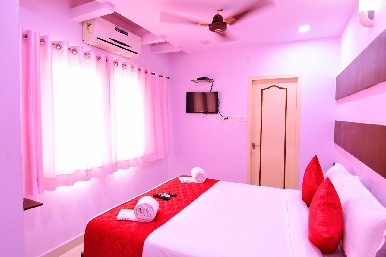 Fabhotel Panasia Residency