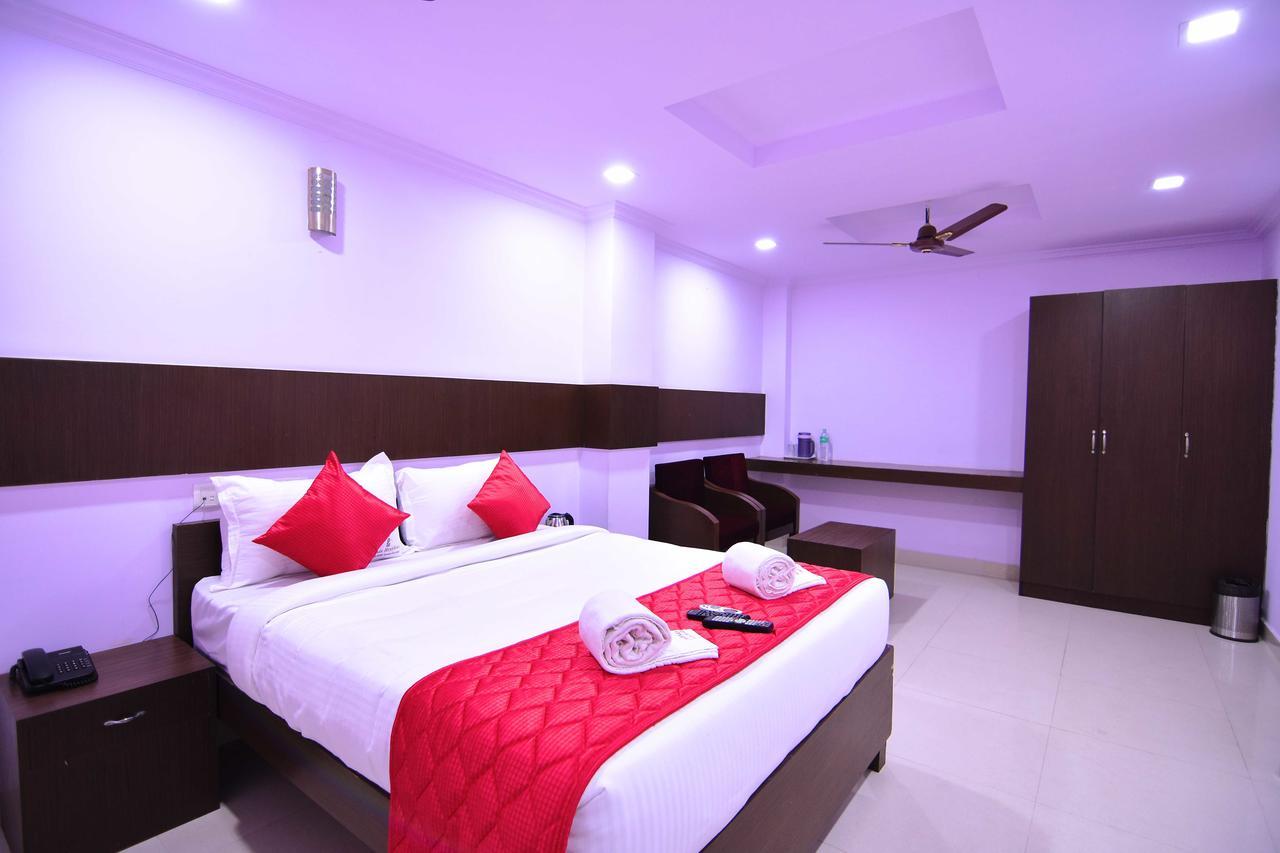 Fabhotel Panasia Residency