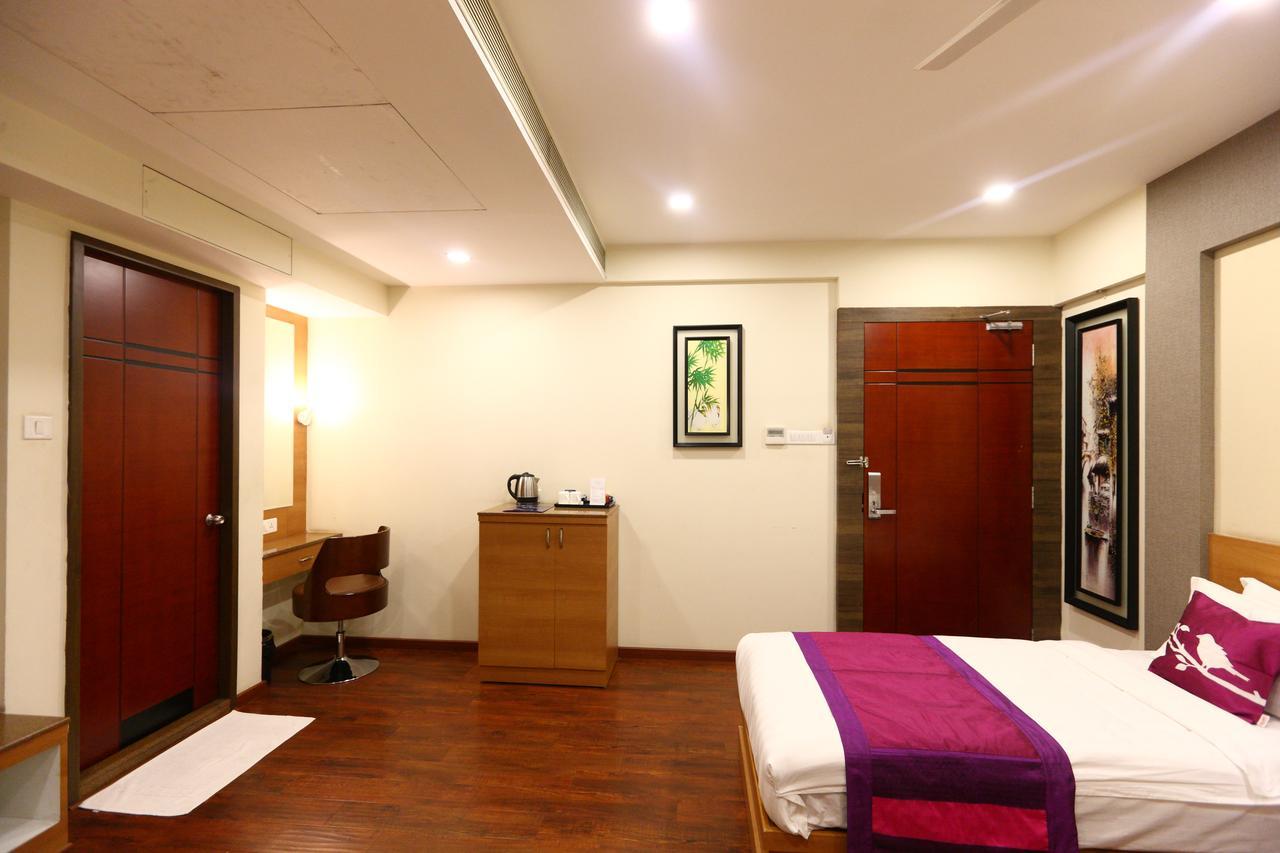Fabhotel Prime Adore Residency Hotel 2*