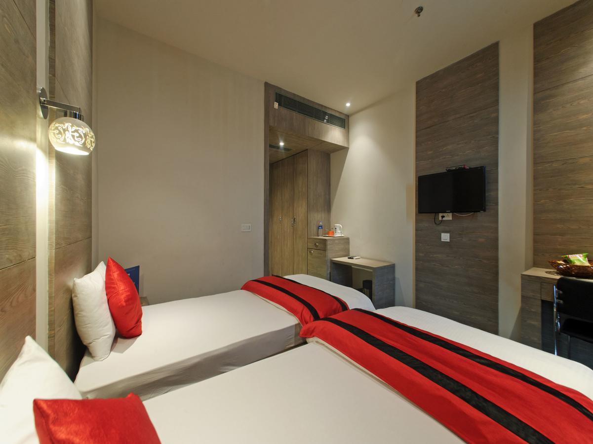 Oyo 8628 Blue Oceans & 3* Chennai