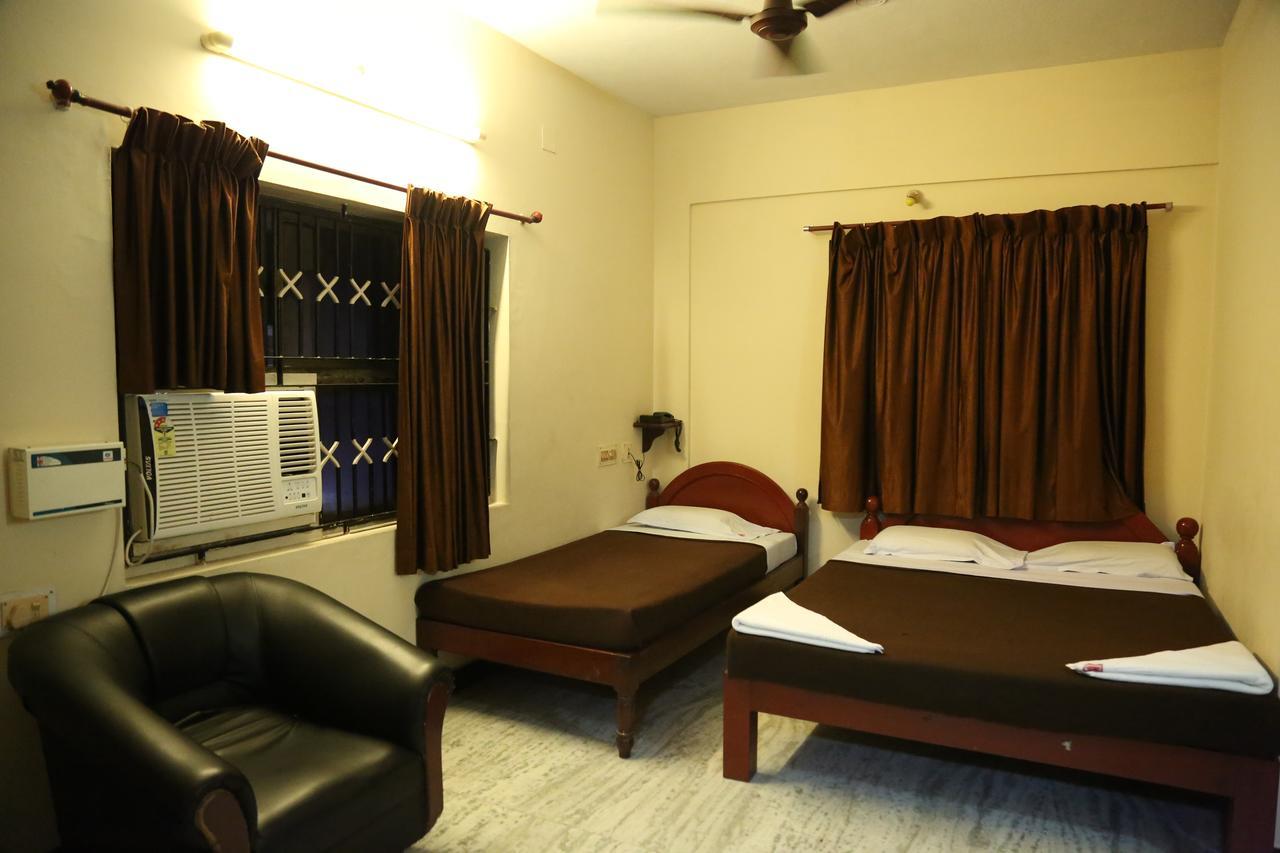 Rmc Travellers Inn *