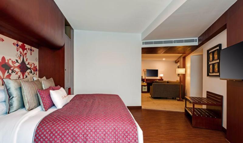 Hotel Zone By The Park, Orr,