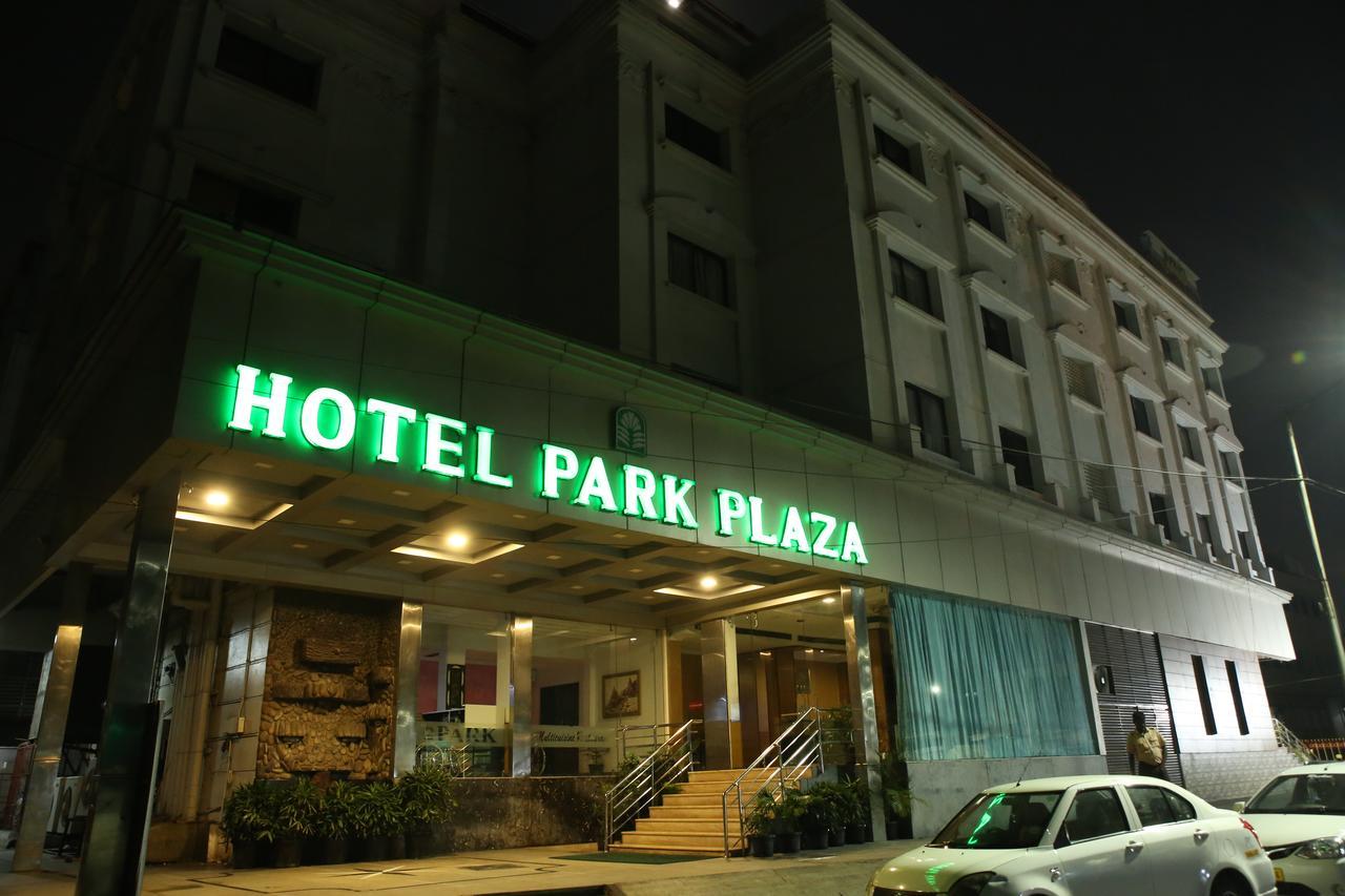 Park Plaza 2*