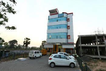 Hotel Capital O 10546 Parkway