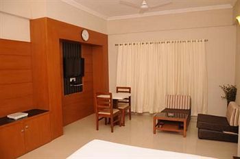 Pearl International Hotel 2*