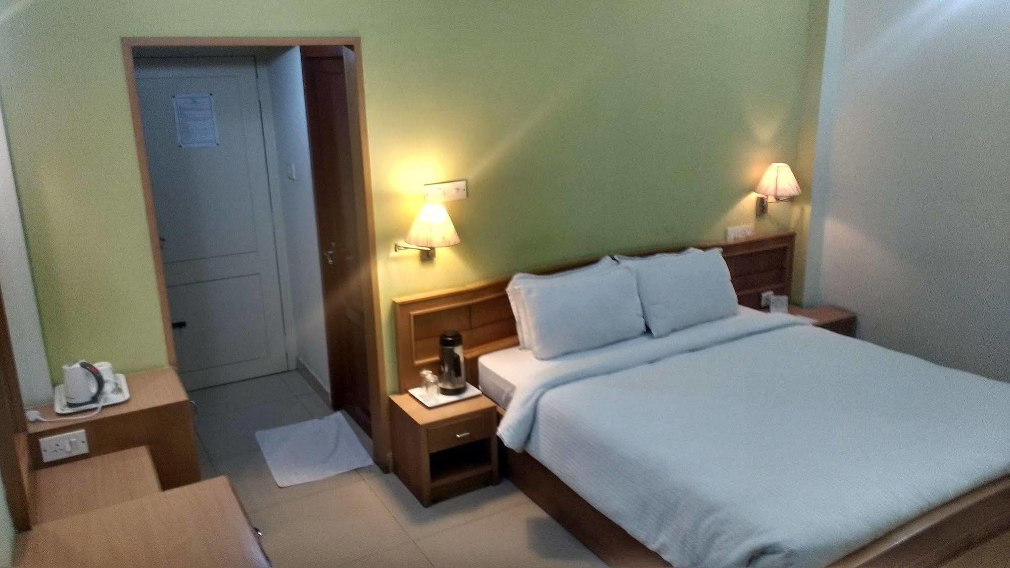 Mount Manor Hotel 3*