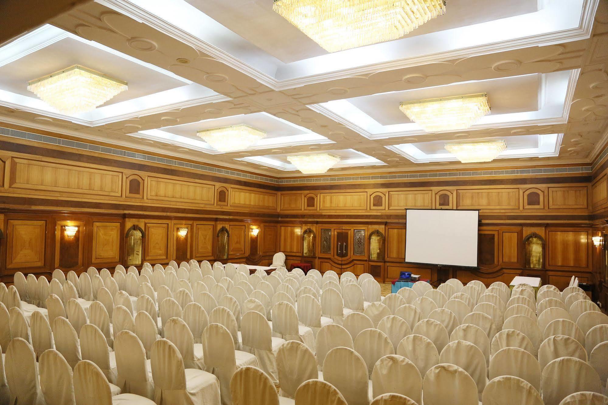 Benzz Park 4* Chennai