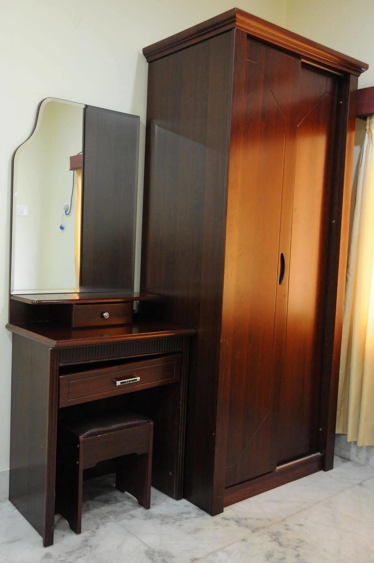 Lloyds Serviced Apartments, Near Music Academy