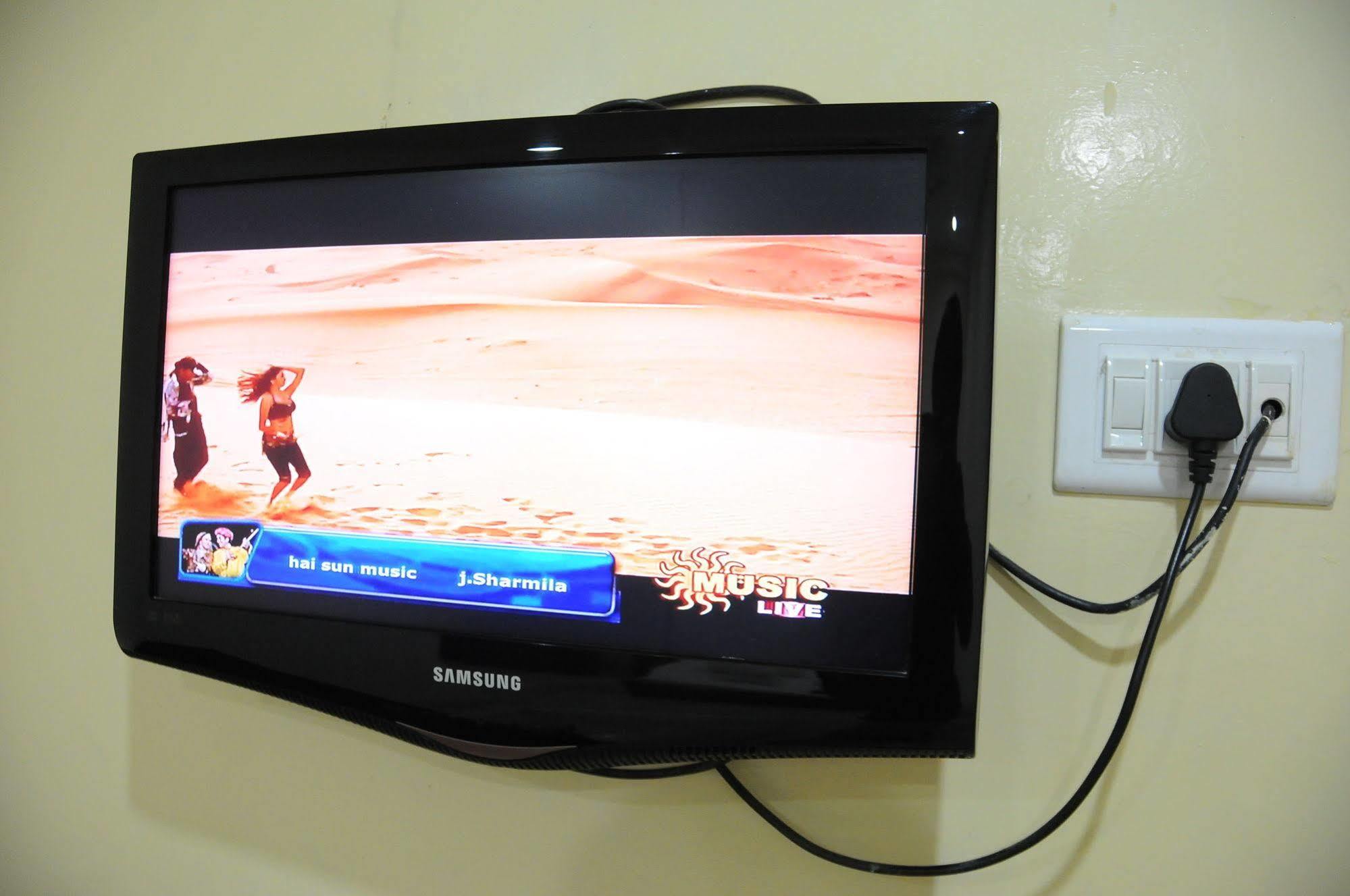 Lloyds Serviced Apartments, Near Music Academy Guest house Chennai